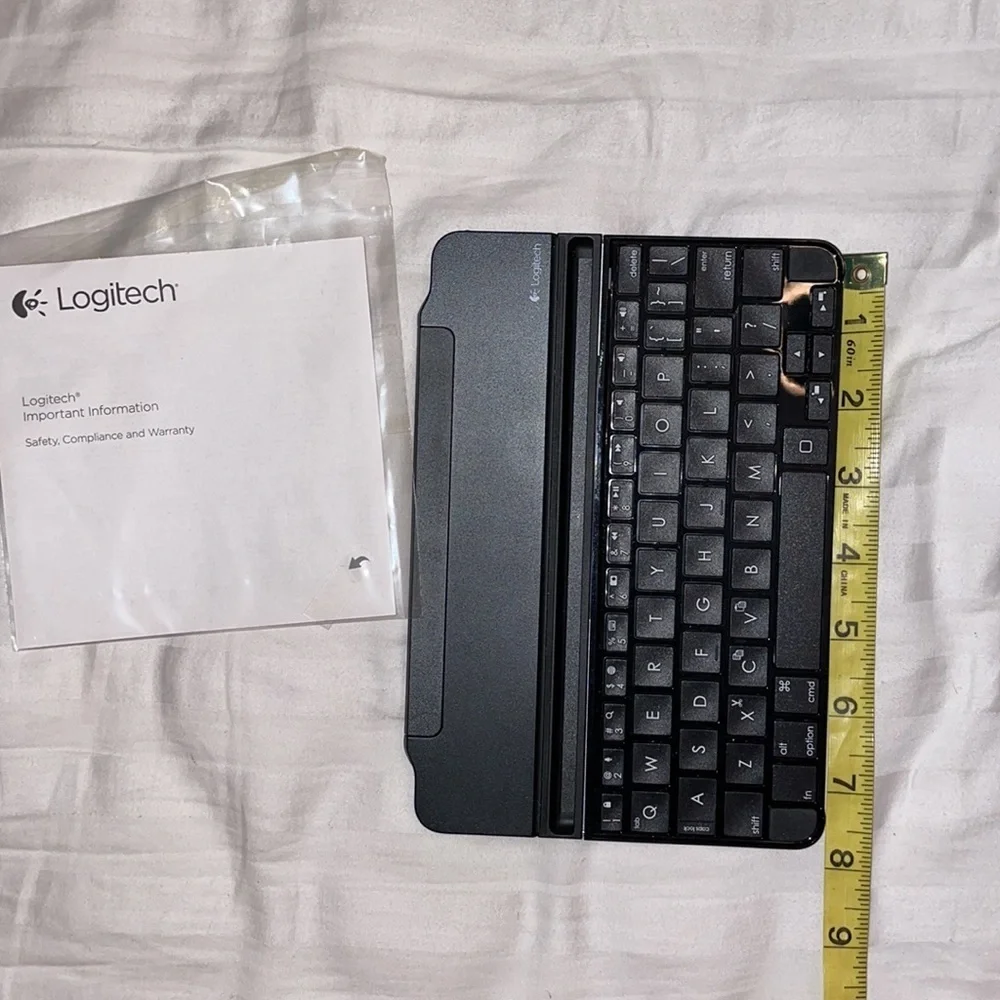 Logitech ultra thin magnetic Bluetooth clip on keyboard cover for iPad mini